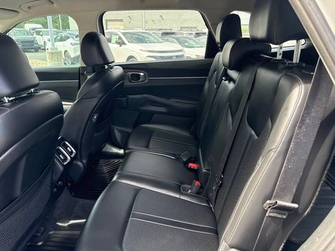 Used 2023 Kia Sorento S AWD/4WD image 17