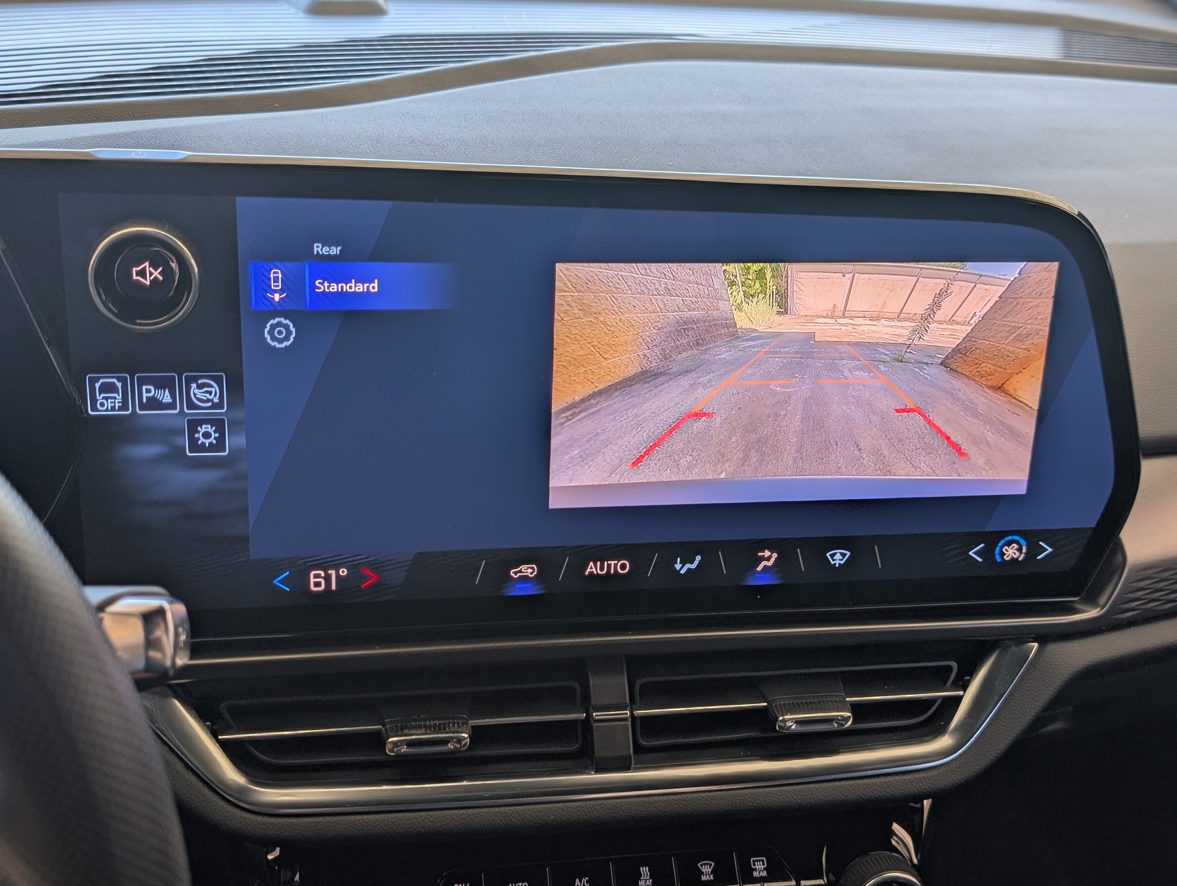 Used 2025 Chevrolet Equinox EV LT FWD image 26
