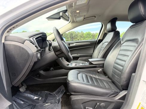 Used 2018 Ford Fusion SE w/ Equipment Group 602A FWD image 12