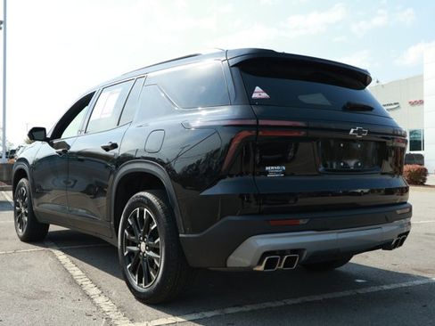 Used 2025 Chevrolet Traverse LT w/ Enhanced Driving Package image 8