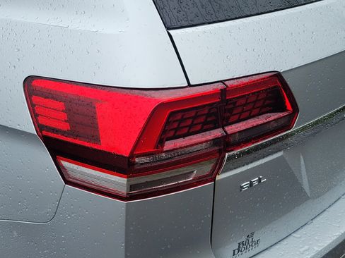 Used 2018 Volkswagen Atlas SEL Premium AWD/4WD image 11