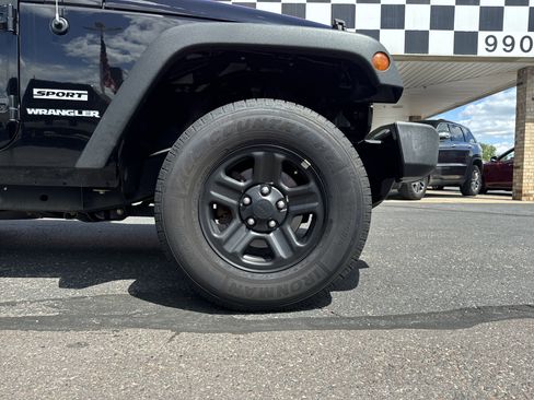 Used 2017 Jeep Wrangler Sport w/ Connectivity Group image 11