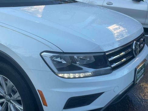Used 2018 Volkswagen Tiguan SE w/ Panoramic Sunroof Package image 10