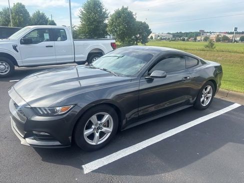 Used 2017 Ford Mustang Coupe RWD image 1