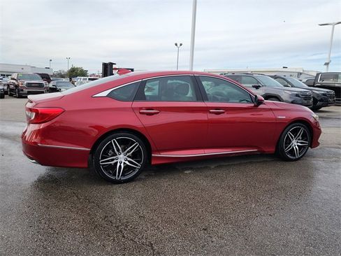 Used 2022 Honda Accord Touring image 2