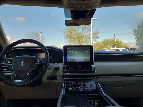 Used 2018 Lincoln Navigator Reserve w/ Technology Package AWD/4WD image 18