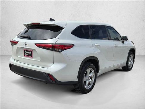 Used 2023 Toyota Highlander L image 5