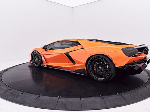 Used 2025 Lamborghini Revuelto AWD/4WD image 18