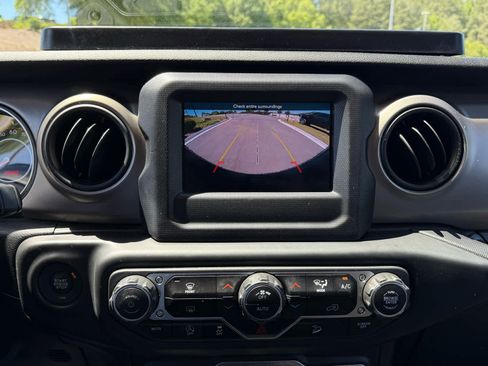 Used 2018 Jeep Wrangler Sport AWD/4WD image 19