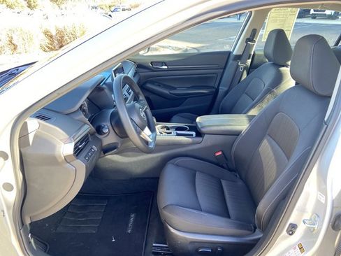 Used 2024 Nissan Altima 2.5 SV image 33