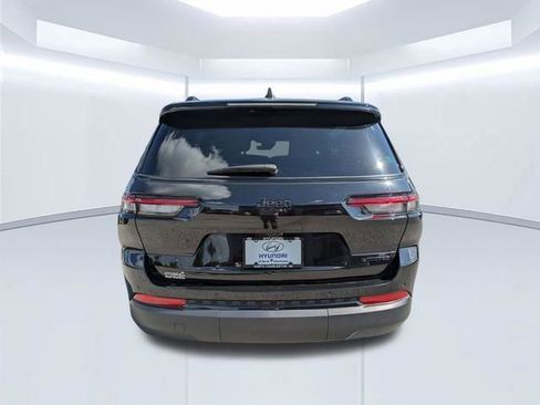 Used 2025 Jeep Grand Cherokee L Limited w/ Black Appearance Package RWD image 5