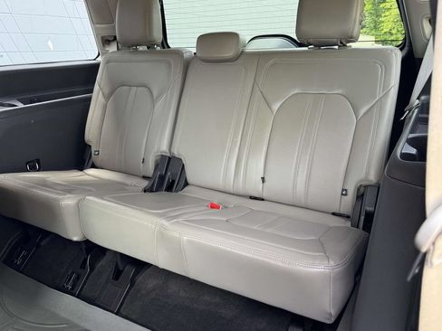 Used 2018 Ford Expedition Limited w/ Equipment Group 302A AWD/4WD image 17