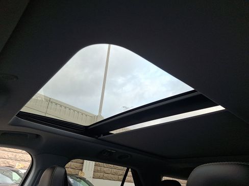 Used 2022 Ford Explorer XLT w/ Equipment Group 202A image 14