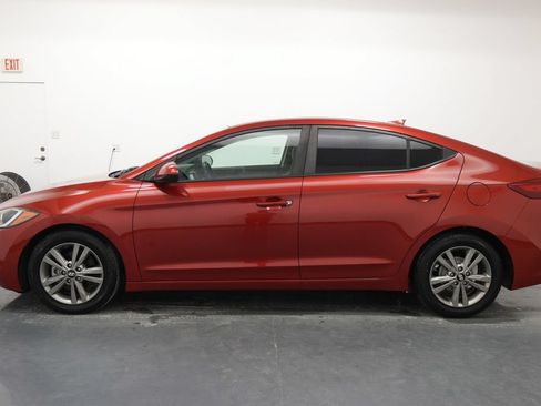 Used 2017 Hyundai Elantra SE FWD image 4