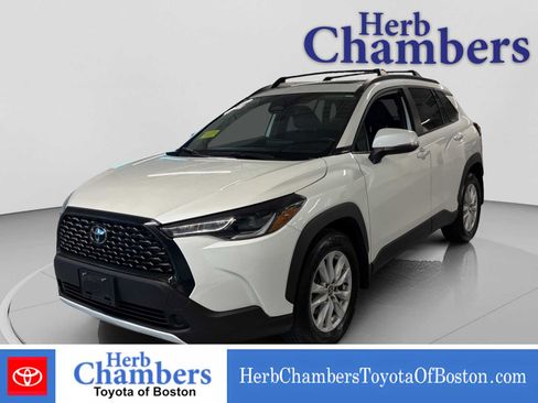 Used 2023 Toyota Corolla Cross LE w/ Moonroof Package AWD/4WD image 11