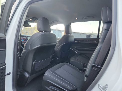 Used 2021 Jeep Grand Cherokee L Laredo w/ Luxury Tech Group I image 10