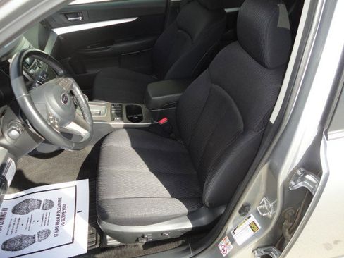 Used 2011 Subaru Outback 2.5i Premium w/ All-Weather Pkg image 4