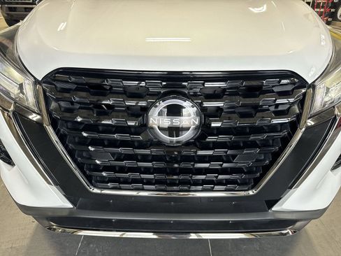 Used 2023 Nissan Kicks SR w/ SR Premium Package FWD image 31