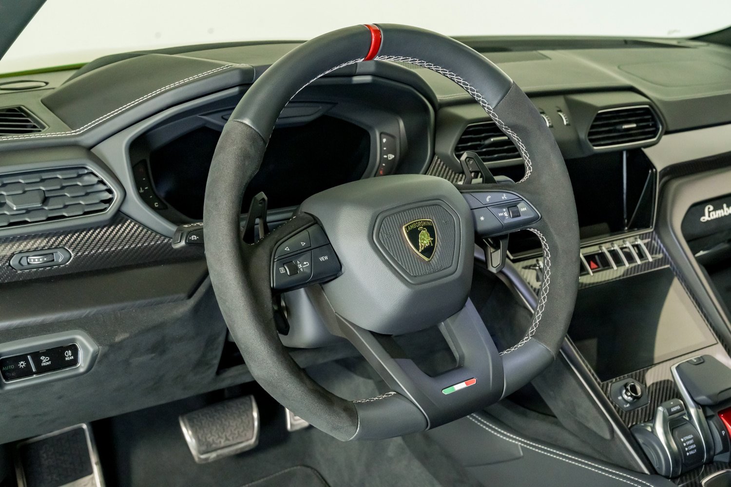 Used 2024 Lamborghini Urus Performante AWD/4WD image 19