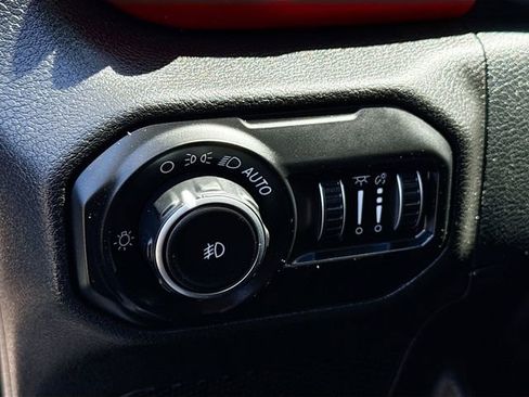 Used 2018 Jeep Wrangler Unlimited Rubicon AWD/4WD image 11