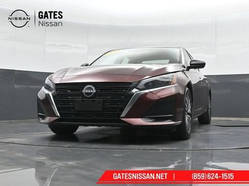 Used 2025 Nissan Altima 2.5 SV FWD image 38