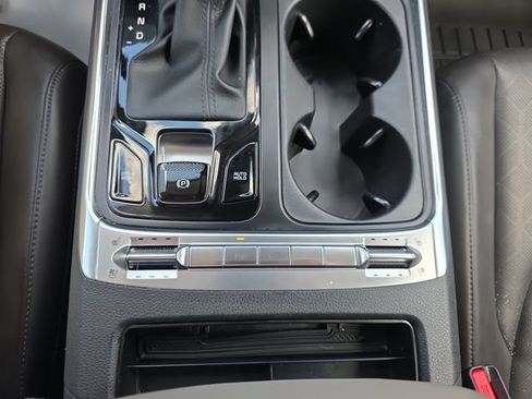Used 2025 Kia Carnival SX FWD image 29