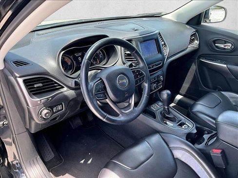 Used 2019 Jeep Cherokee Latitude Plus FWD image 14