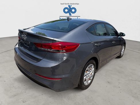 Used 2018 Hyundai Elantra SE w/ SE Connectivity Package 04 FWD image 7