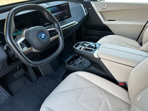 Used 2025 BMW iX xDrive50 image 11