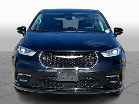 Used 2023 Chrysler Pacifica Touring-L image 4