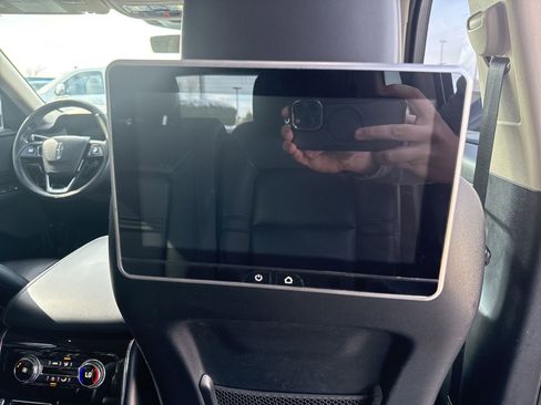 Used 2021 Lincoln Aviator AWD image 30