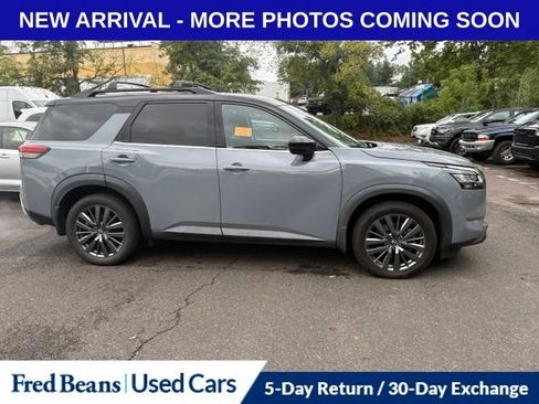 Used 2022 Nissan Pathfinder SL w/ SL Premium Package AWD/4WD image 4