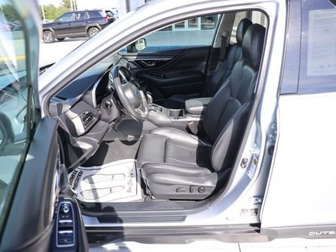 Used 2025 Subaru Outback Touring AWD/4WD image 17
