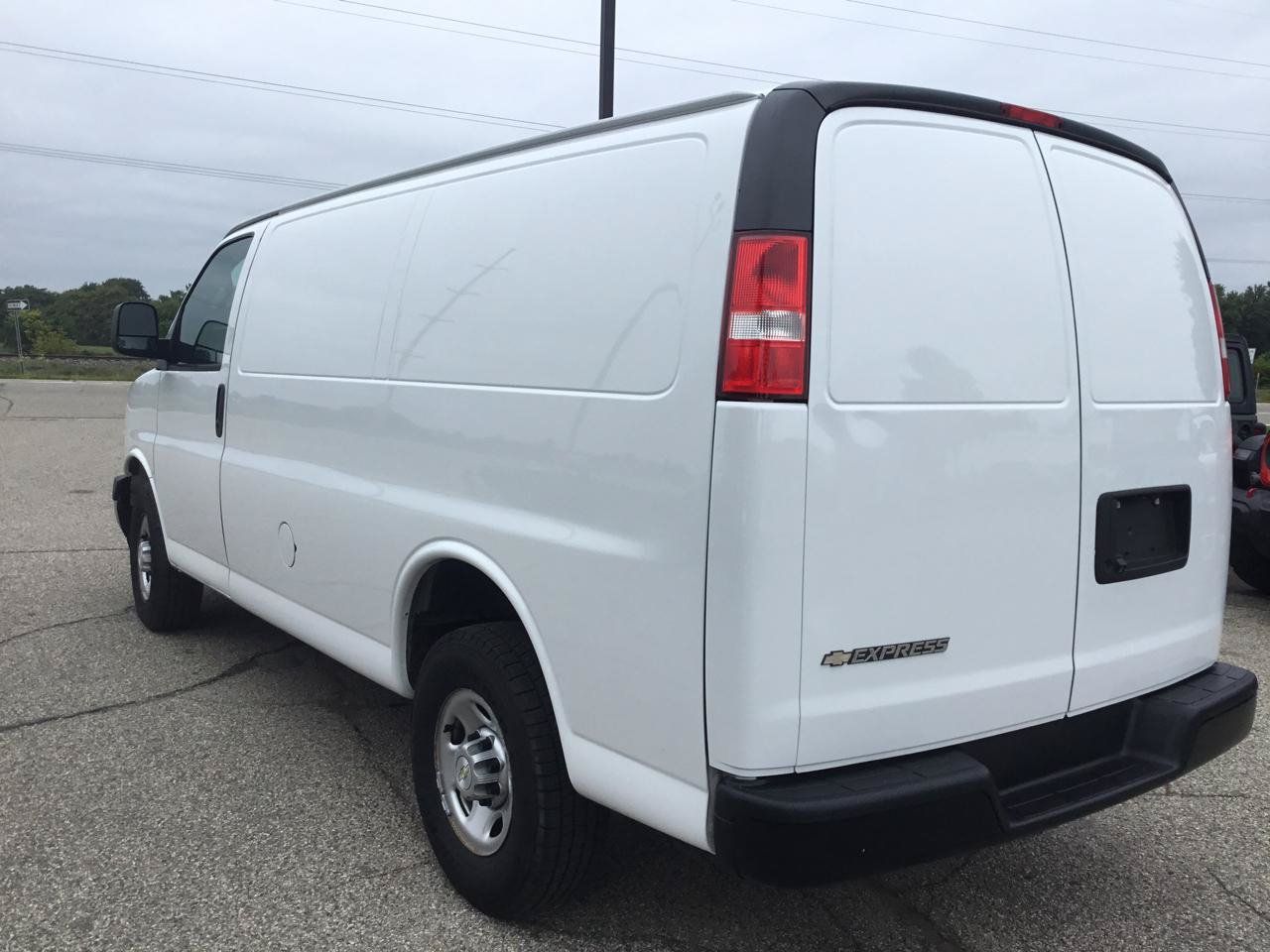 Used 2021 Chevrolet Express 2500 w/ Communications Package RWD image 9