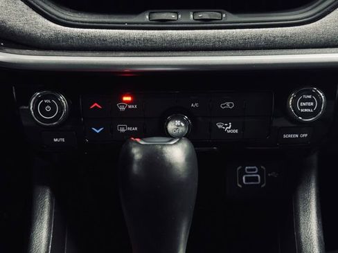 Used 2023 Jeep Compass Latitude image 30