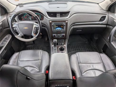 Used 2017 Chevrolet Traverse LT image 24