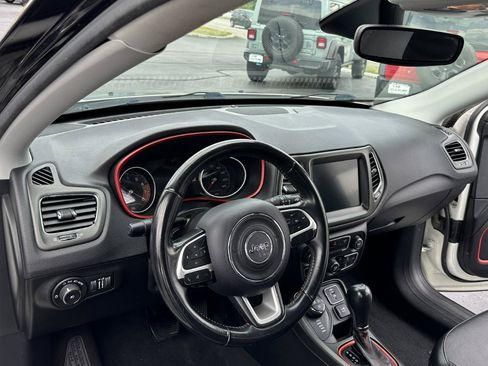 Used 2020 Jeep Compass Trailhawk AWD/4WD image 25