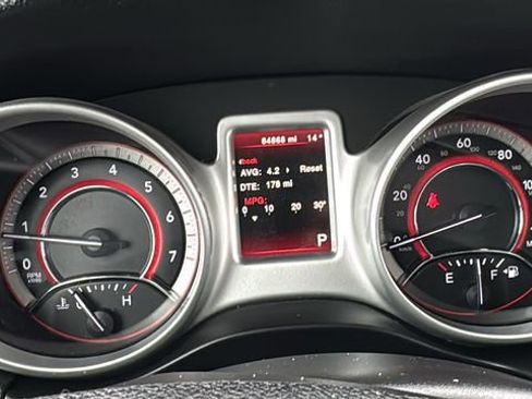 Used 2019 Dodge Journey SE w/ Blacktop Package image 17