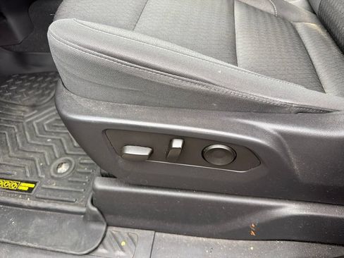 Used 2023 Chevrolet Silverado 1500 Custom AWD/4WD image 19