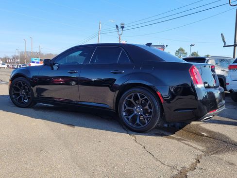 Used 2019 Chrysler 300 Touring w/ Sport Appearance Package RWD image 4