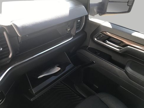 Used 2024 Chevrolet Silverado 2500 LT image 29