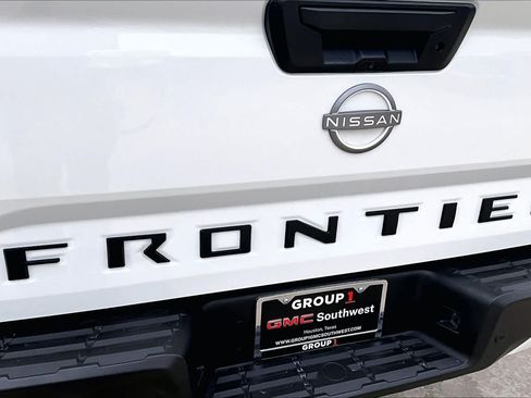 Certified 2025 Nissan Frontier SV RWD image 54