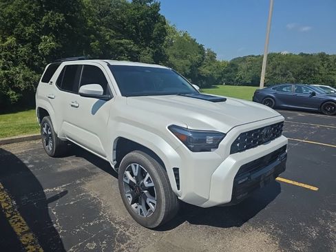 Used 2025 Toyota 4Runner TRD Sport AWD/4WD image 3