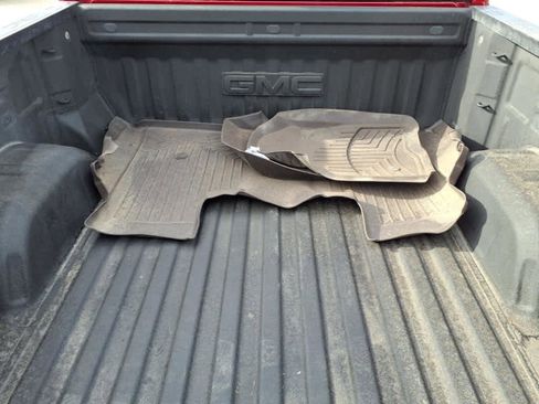 Used 2022 GMC Sierra 1500 SLT image 2