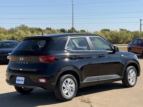 New 2026 Hyundai Venue SE image 4