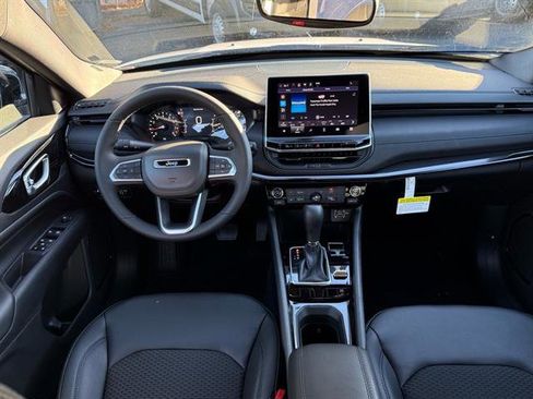 New 2026 Jeep Compass Latitude image 5