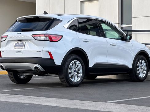 Certified 2022 Ford Escape SE w/ Convenience Package image 3