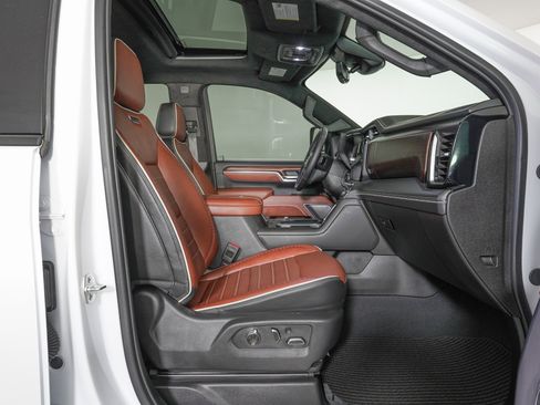 Used 2025 GMC Sierra 3500 Denali Ultimate image 9