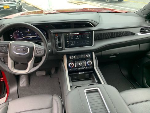 Used 2024 GMC Yukon Denali AWD/4WD image 11