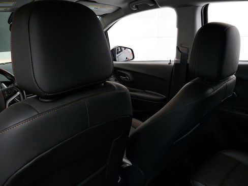 Used 2022 Chevrolet Trax LT w/ Midnight Edition AWD/4WD image 24